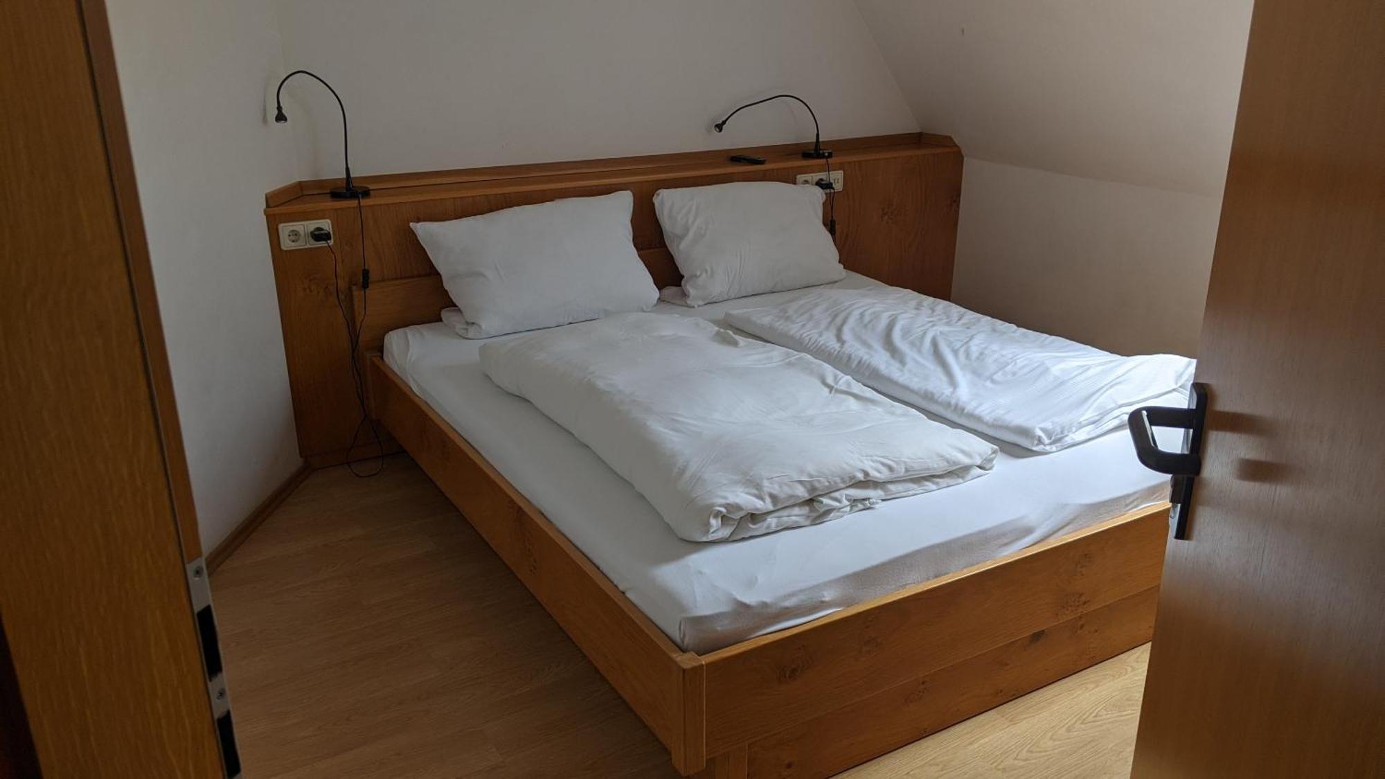 Dorfgasthof Zur Rose Obereisenheim Zimmer foto