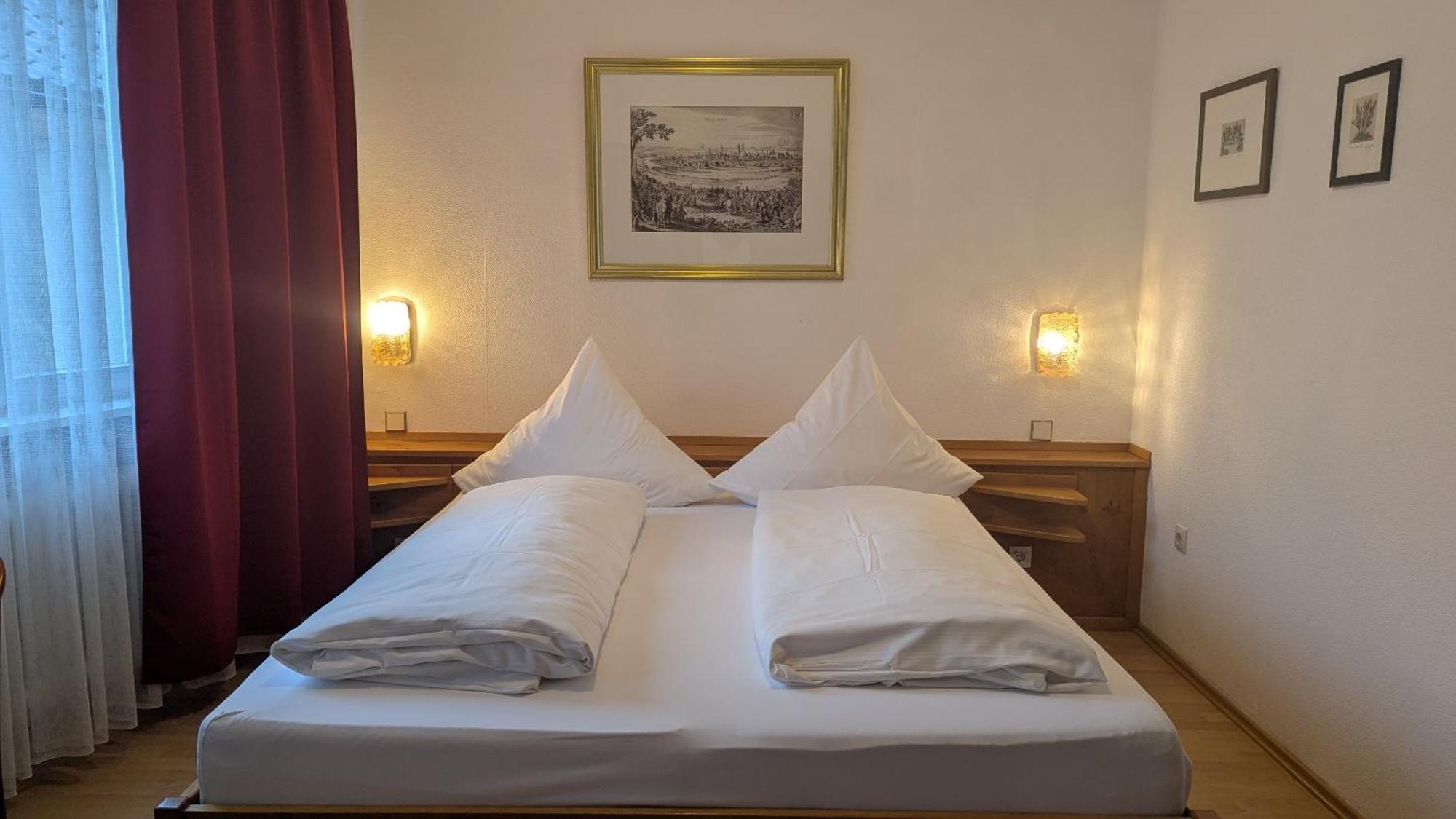Dorfgasthof Zur Rose Obereisenheim Zimmer foto