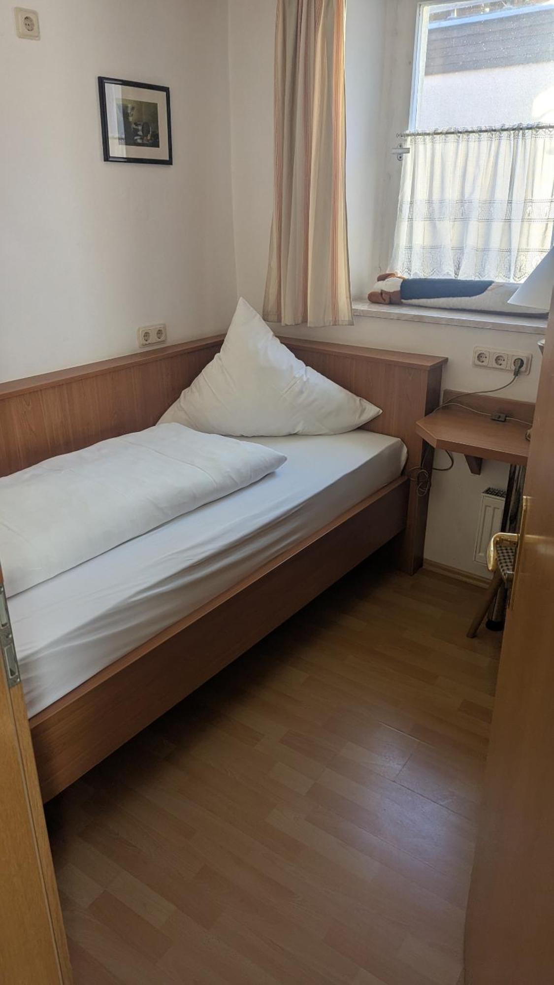 Dorfgasthof Zur Rose Obereisenheim Zimmer foto