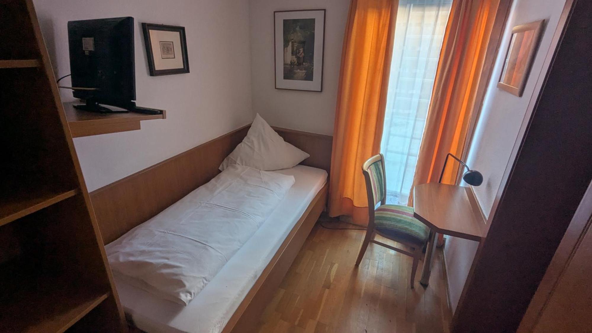 Dorfgasthof Zur Rose Obereisenheim Zimmer foto