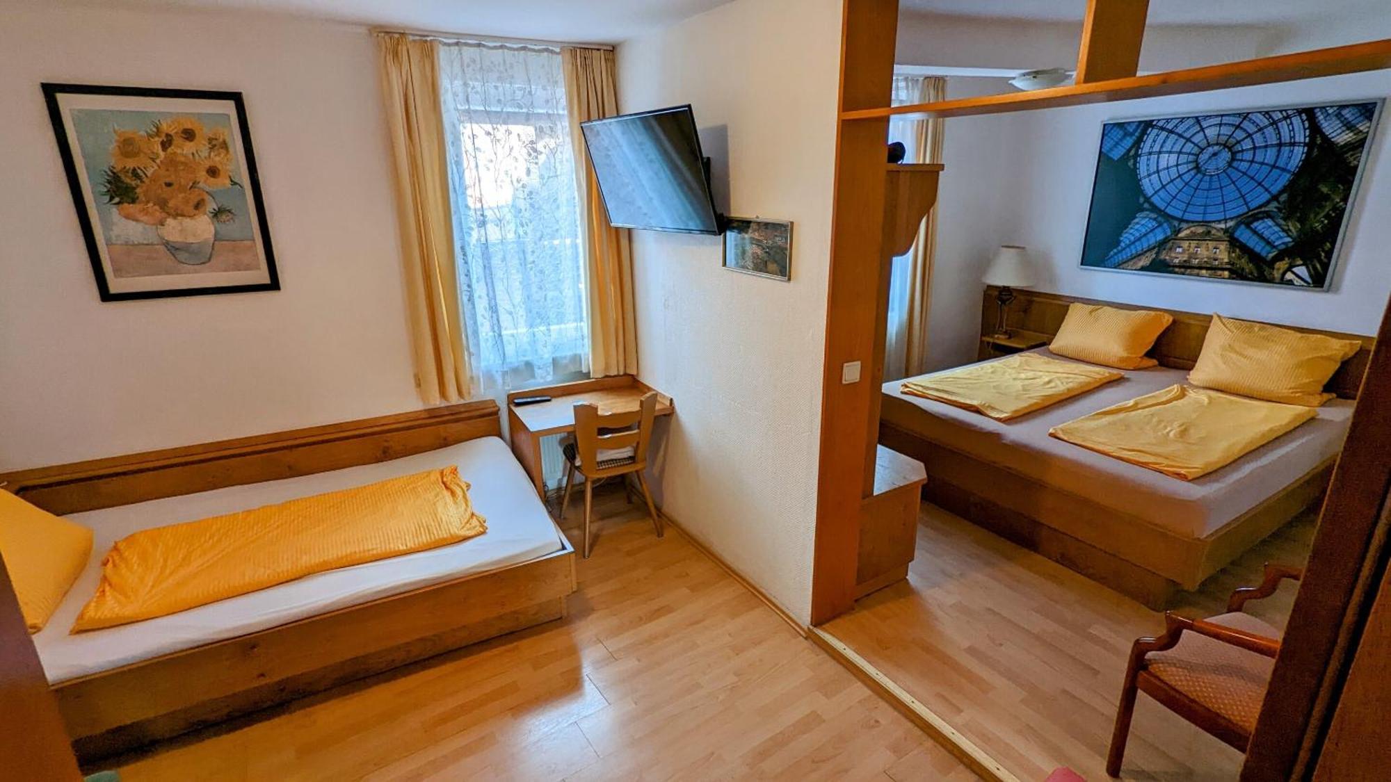 Dorfgasthof Zur Rose Obereisenheim Zimmer foto