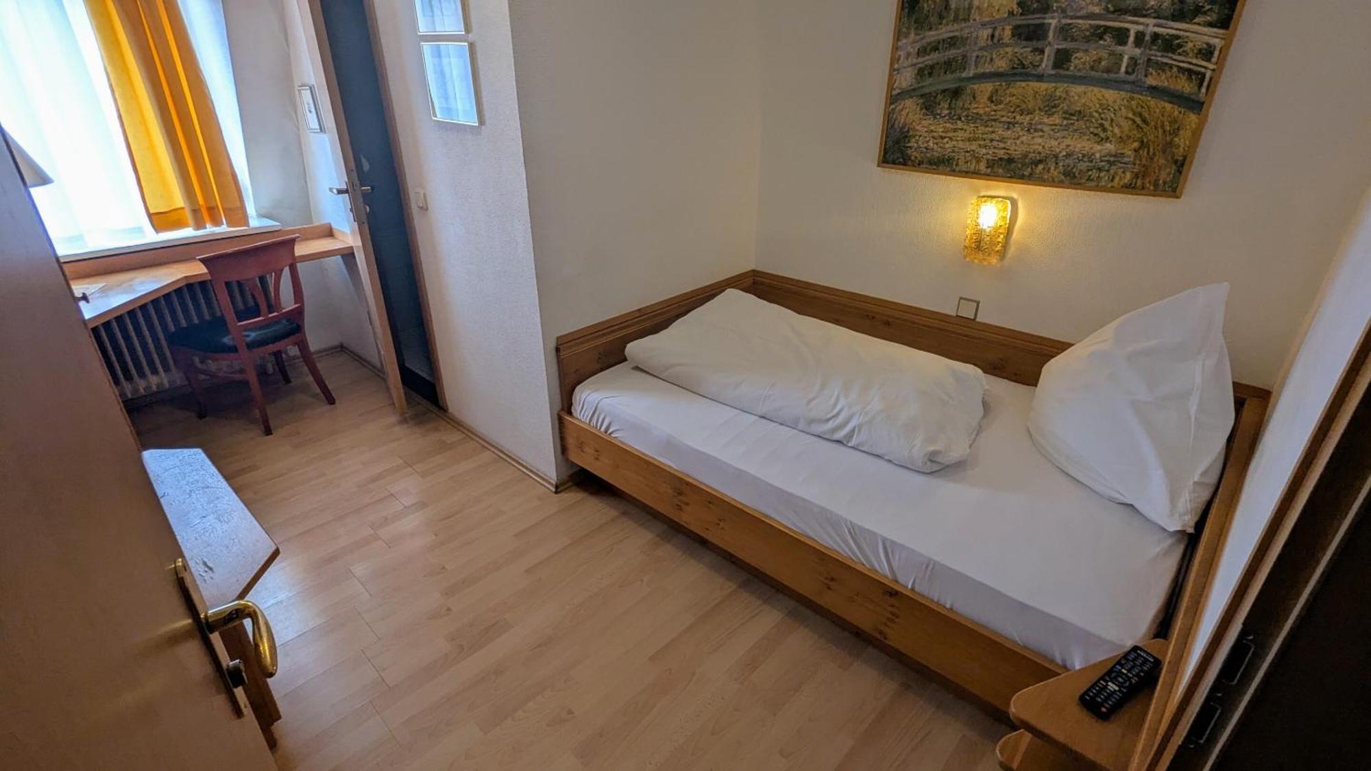 Dorfgasthof Zur Rose Obereisenheim Zimmer foto