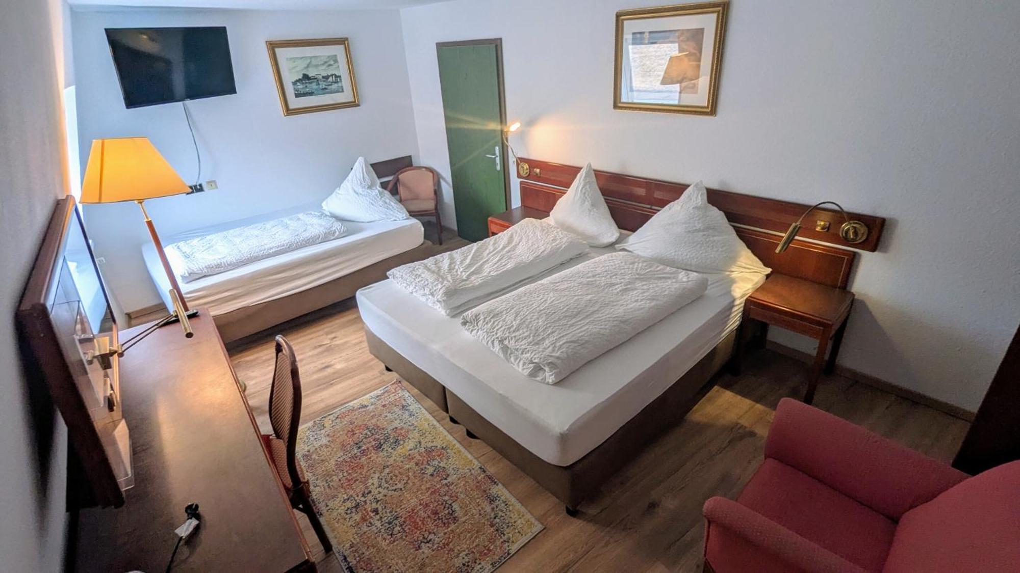 Dorfgasthof Zur Rose Obereisenheim Zimmer foto