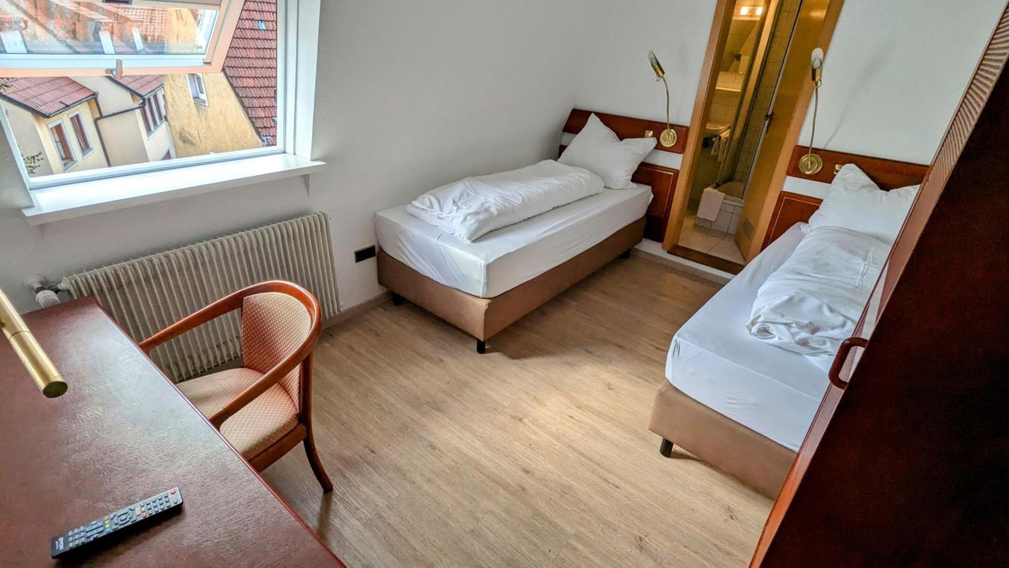 Dorfgasthof Zur Rose Obereisenheim Zimmer foto