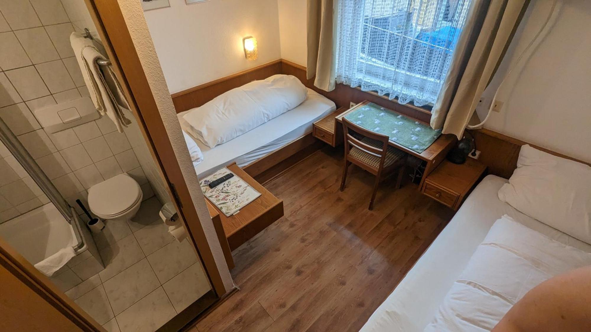Dorfgasthof Zur Rose Obereisenheim Zimmer foto