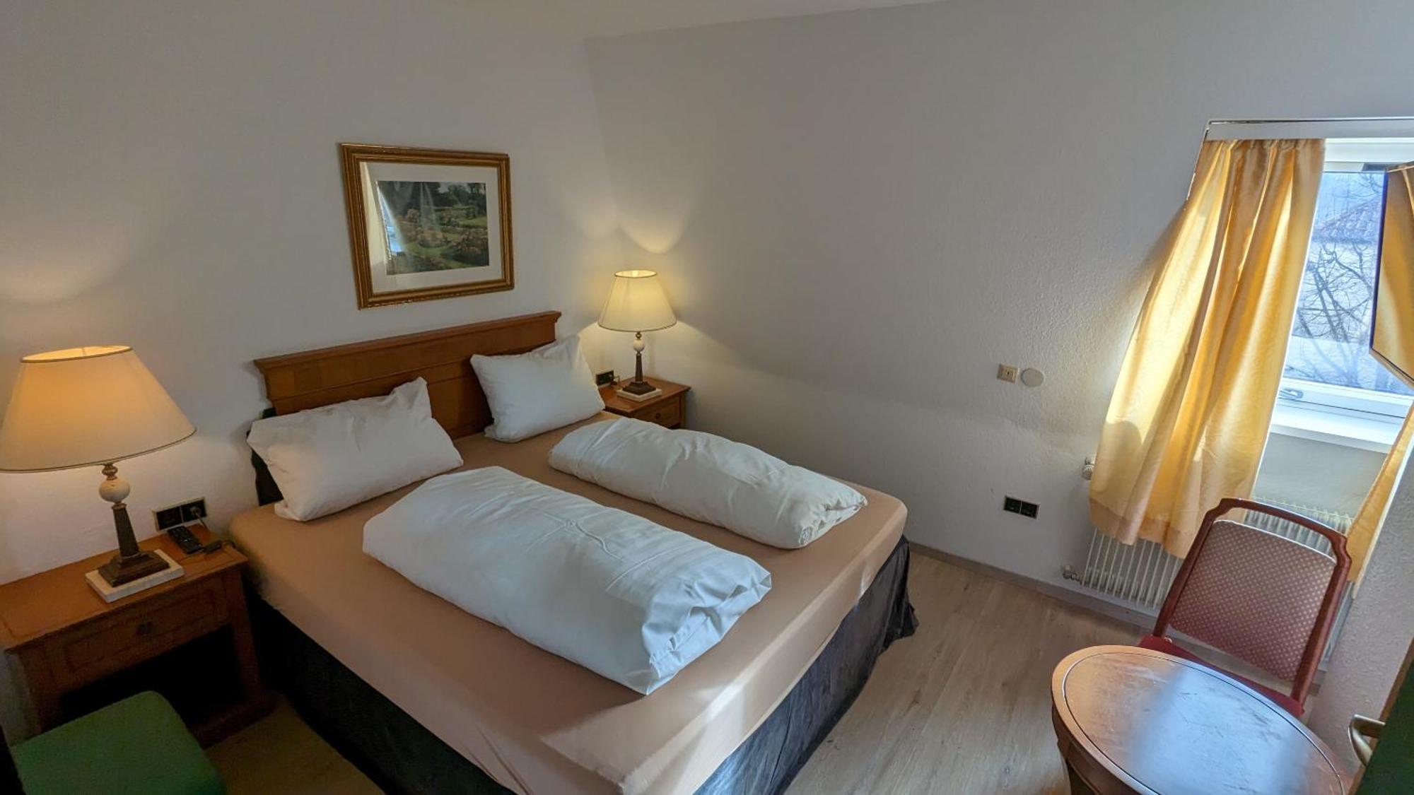 Dorfgasthof Zur Rose Obereisenheim Zimmer foto
